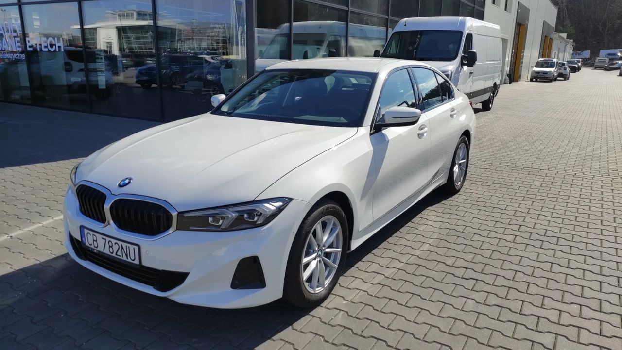Nissan YAMA bmw seria-3